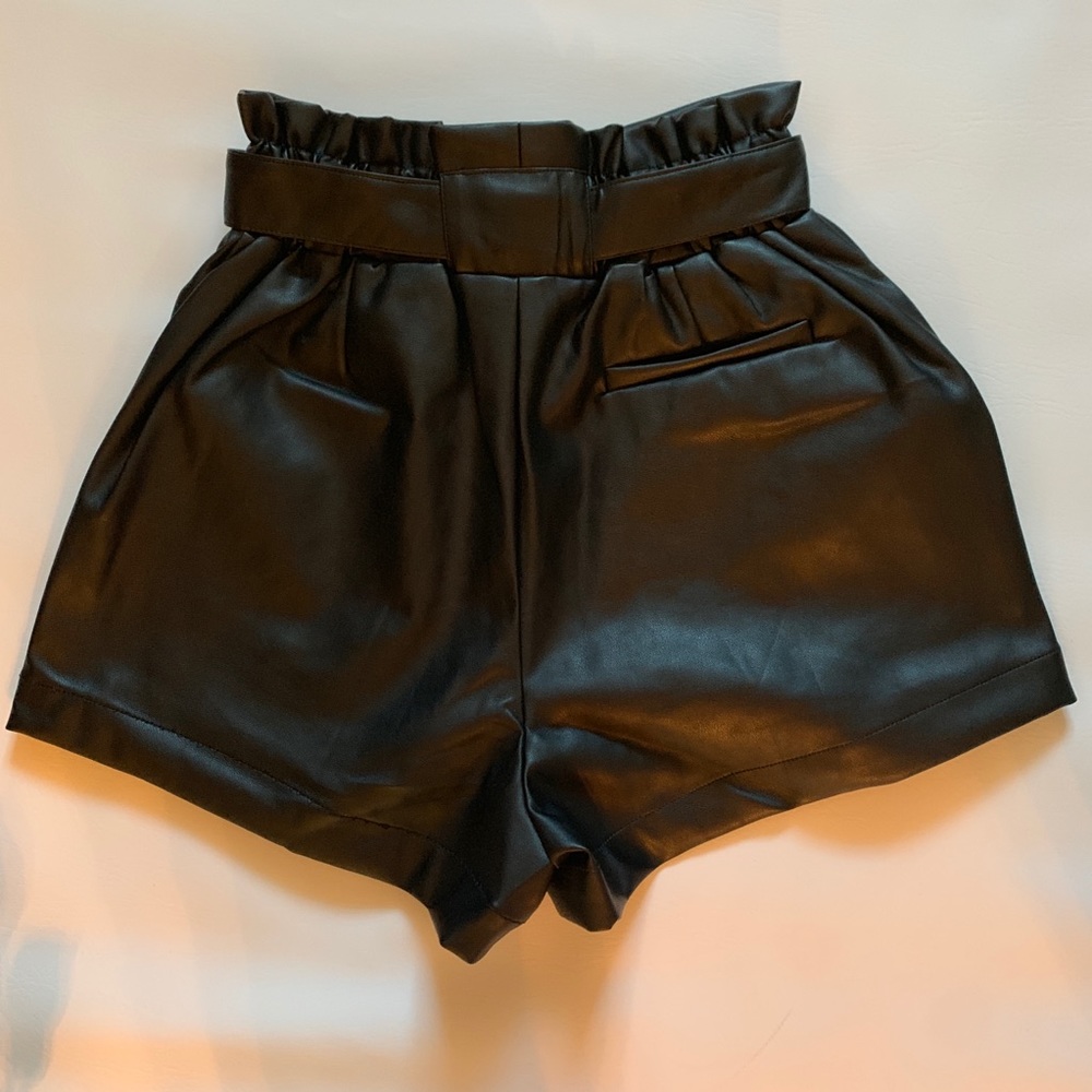🌺SHORTS Faux Leather - Picture 2 of 6